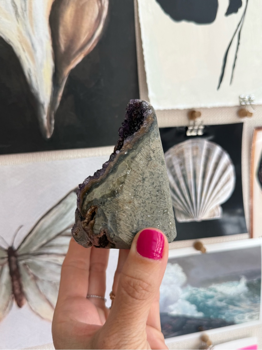 Gorgeous amethyst cut base specimen from Uruguay with red and purple crystals - Picture 5 of 6